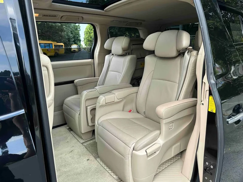 Toyota Alphard — фото 12