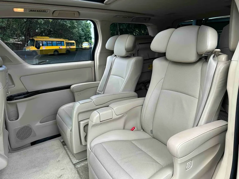 Toyota Alphard — фото 13
