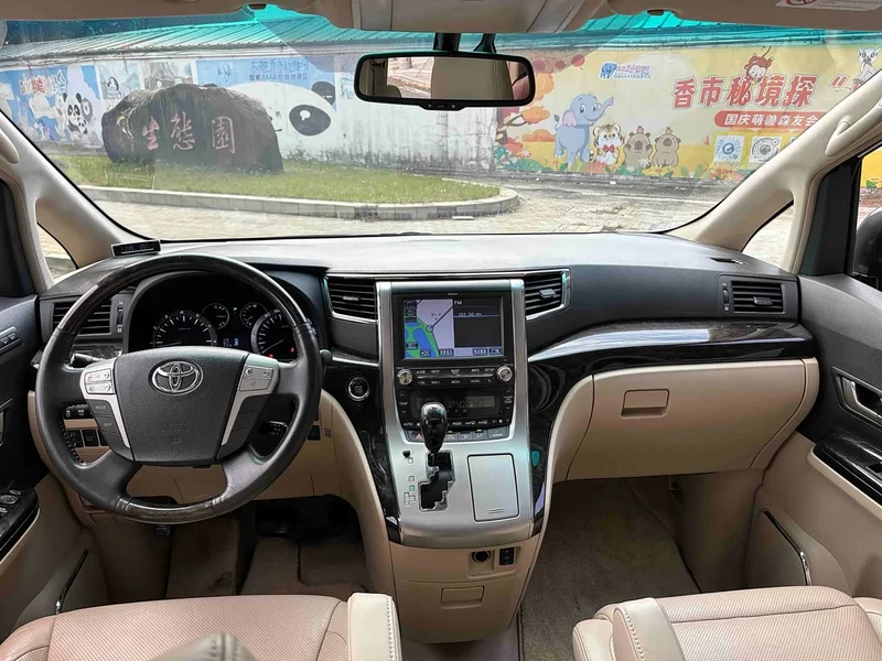 Toyota Alphard — фото 14