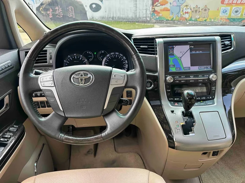 Toyota Alphard — фото 15