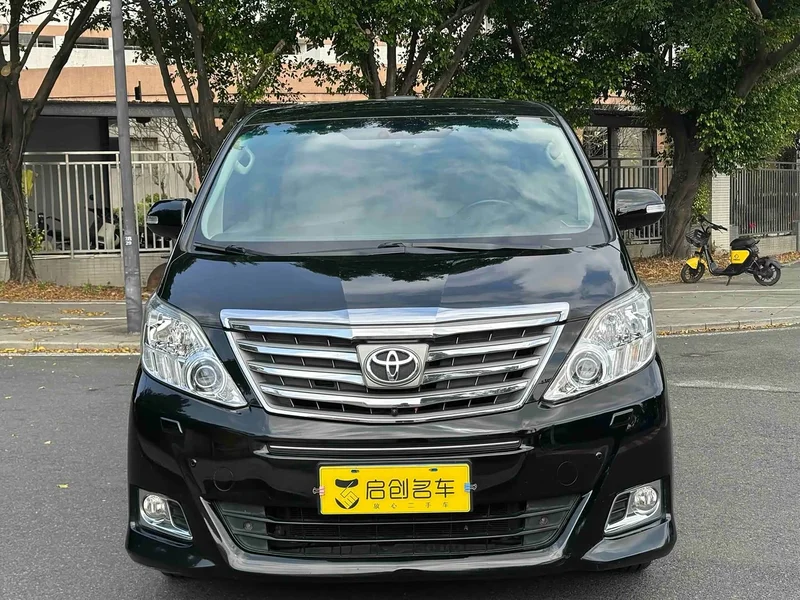 Toyota Alphard — фото 2