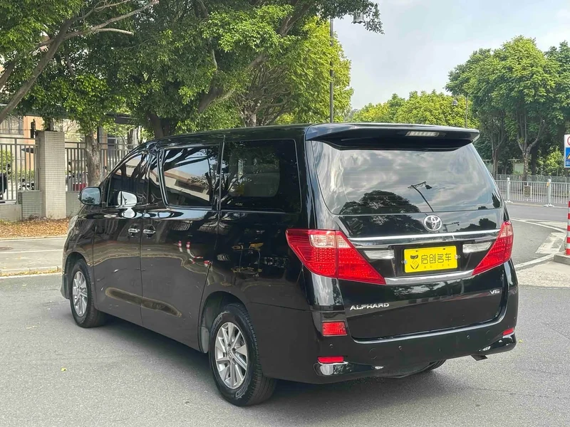 Toyota Alphard — фото 4