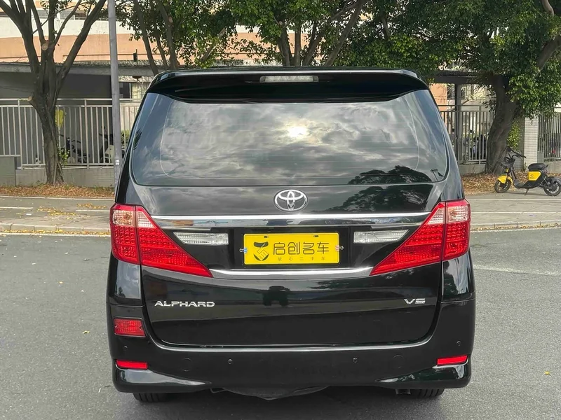Toyota Alphard — фото 5