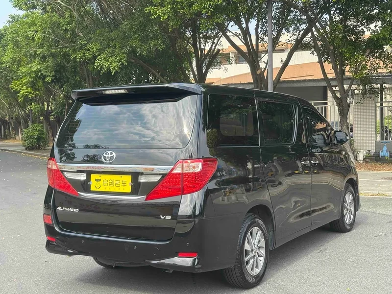 Toyota Alphard — фото 6