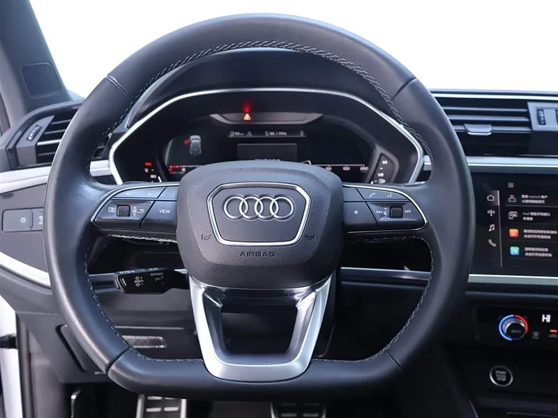 Audi Q3 — фото 16