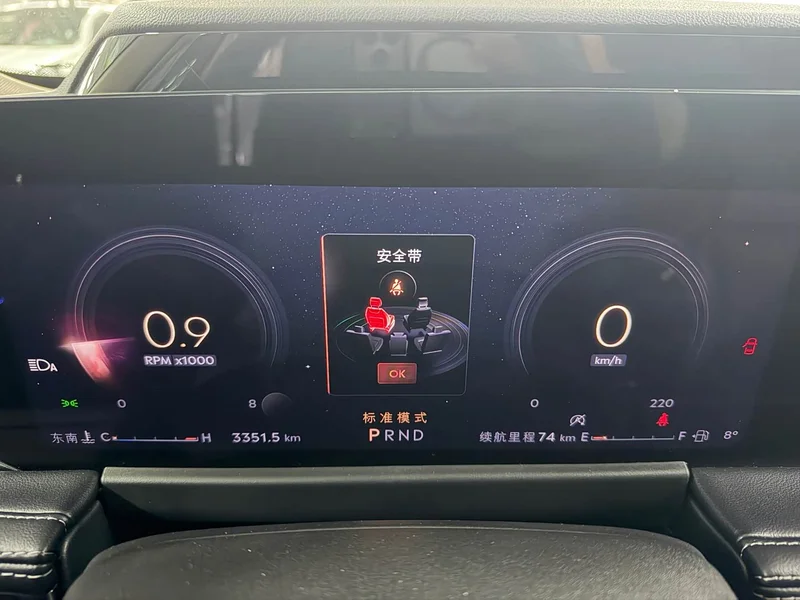 Jeep Renegade — фото 13