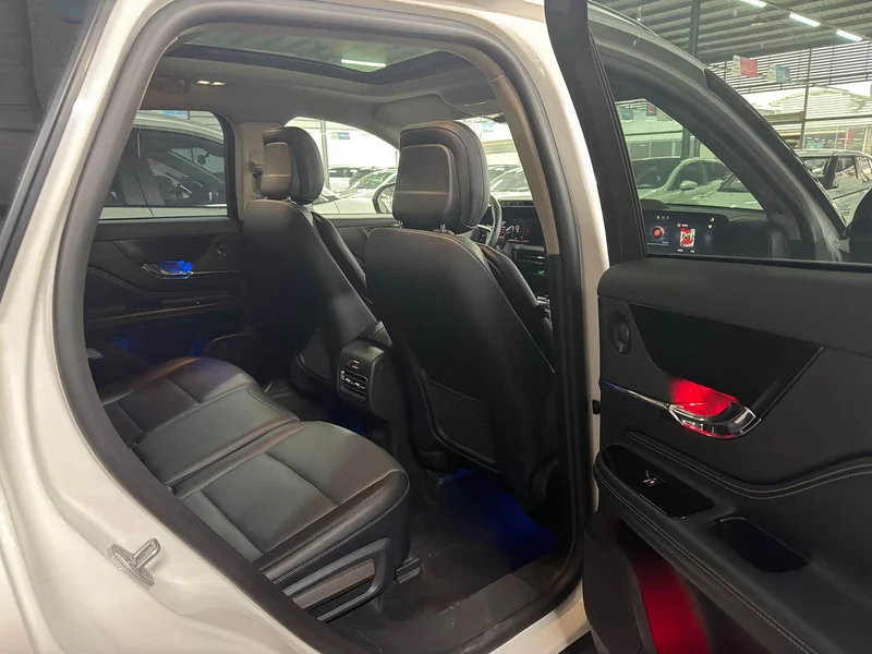 Jeep Renegade — фото 19