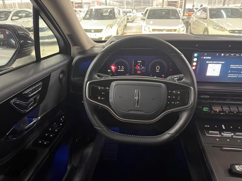 Jeep Renegade — фото 10