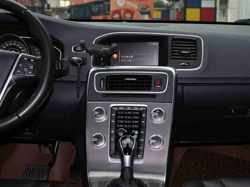 Volvo S60 — фото 12