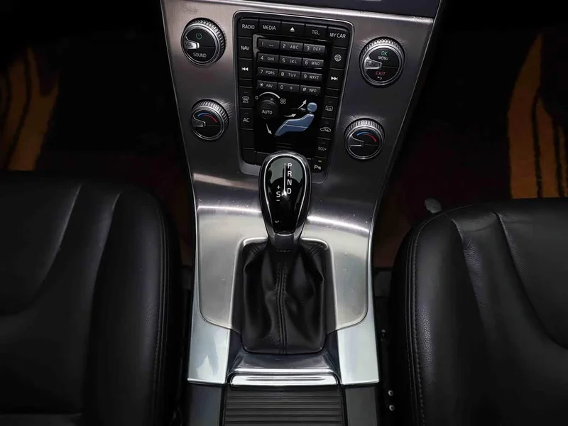 Volvo S60 — фото 13