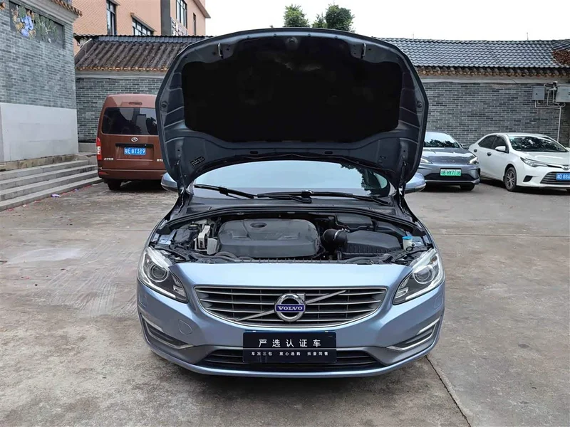 Volvo S60 — фото 14