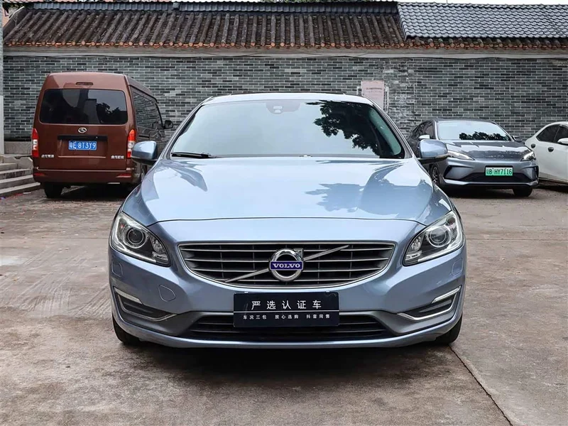Volvo S60 — фото 2