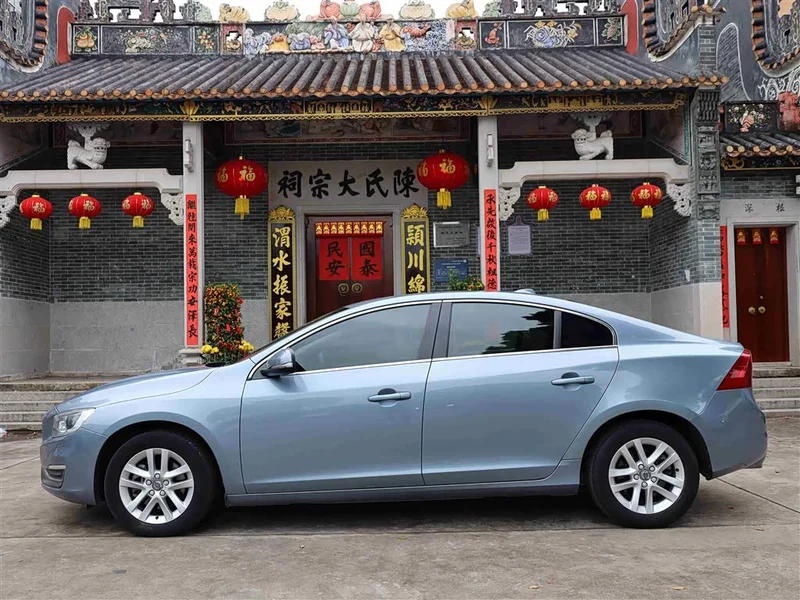 Volvo S60 — фото 10