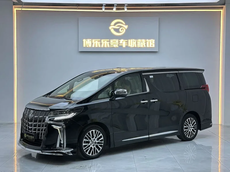 Toyota Alphard — фото 1