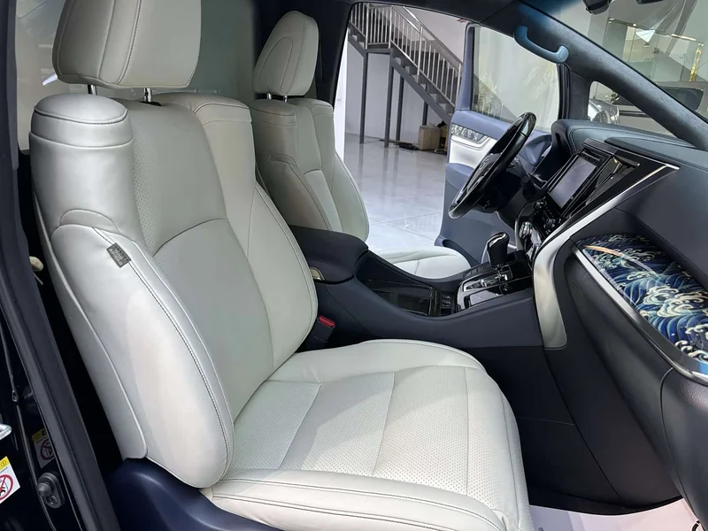 Toyota Alphard — фото 13