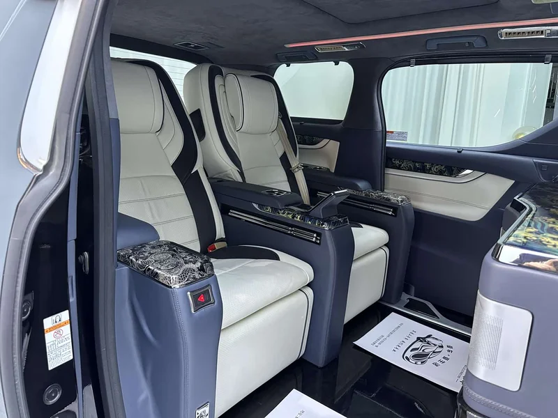 Toyota Alphard — фото 14