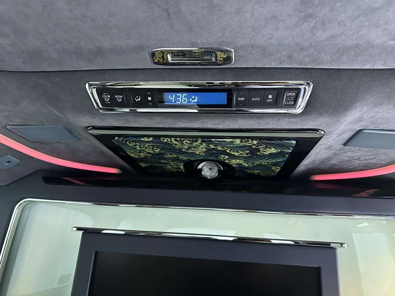 Toyota Alphard — фото 16