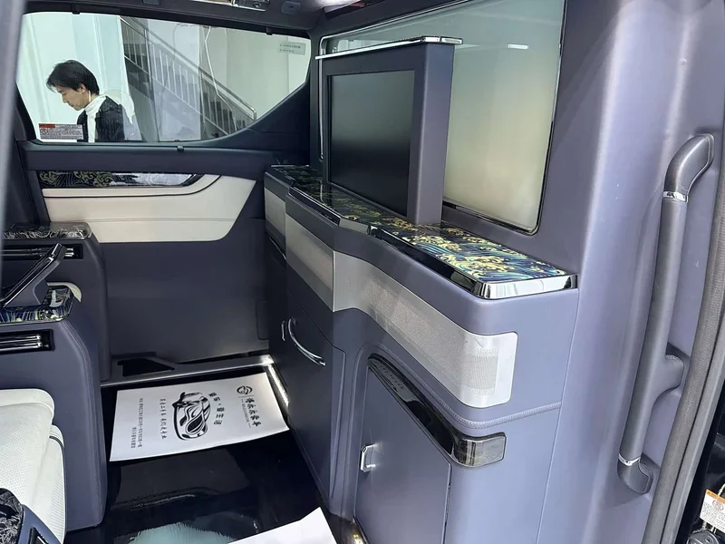 Toyota Alphard — фото 17