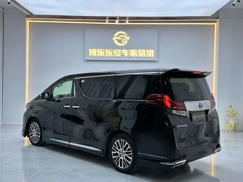 Toyota Alphard — фото 22