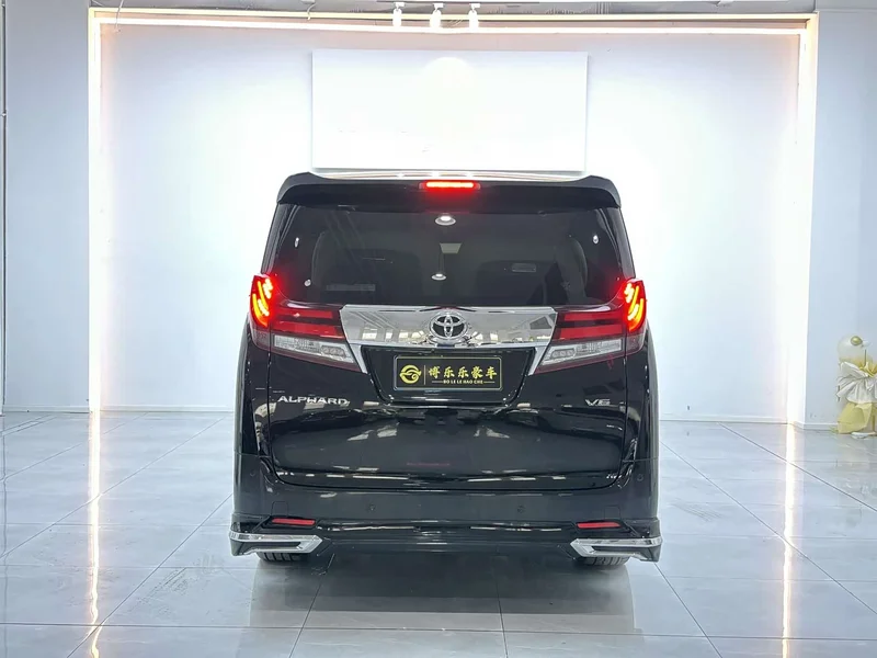 Toyota Alphard — фото 23