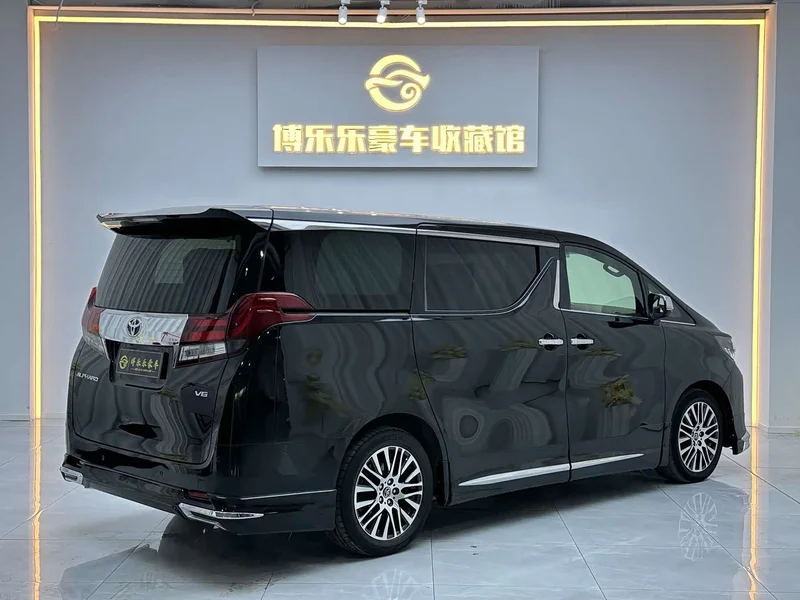Toyota Alphard — фото 24