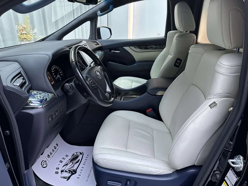 Toyota Alphard — фото 4