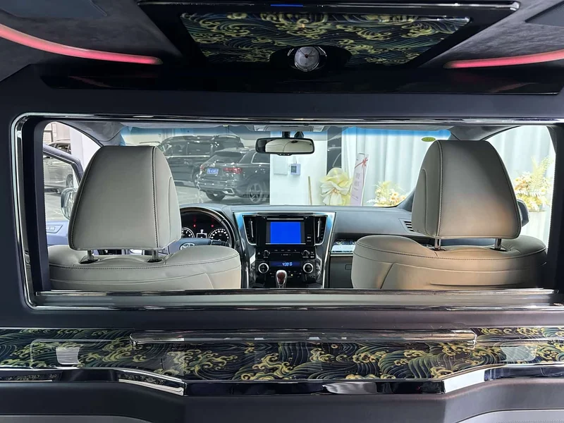 Toyota Alphard — фото 6