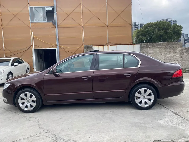 Volkswagen Superb — фото 12