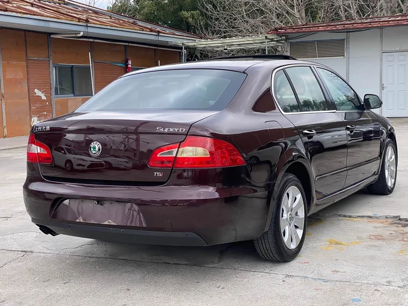 Volkswagen Superb — фото 13