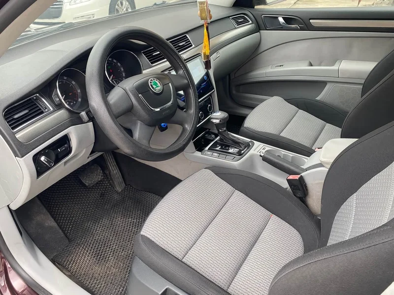 Volkswagen Superb — фото 7