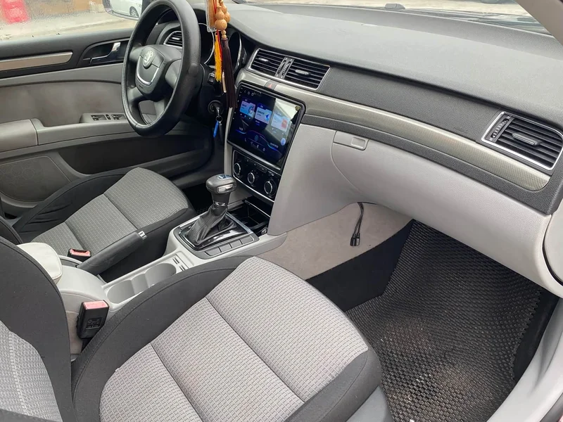 Volkswagen Superb — фото 8