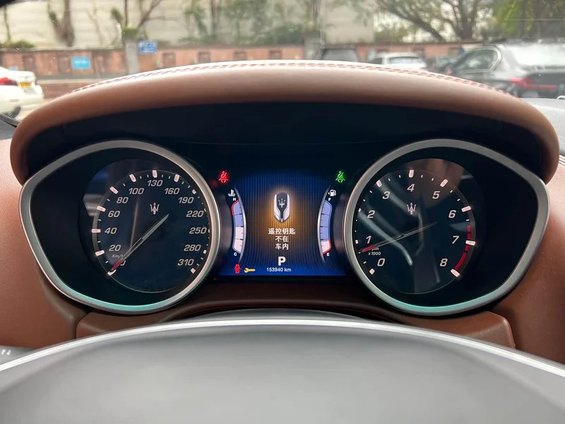 Maserati Ghibli — фото 12