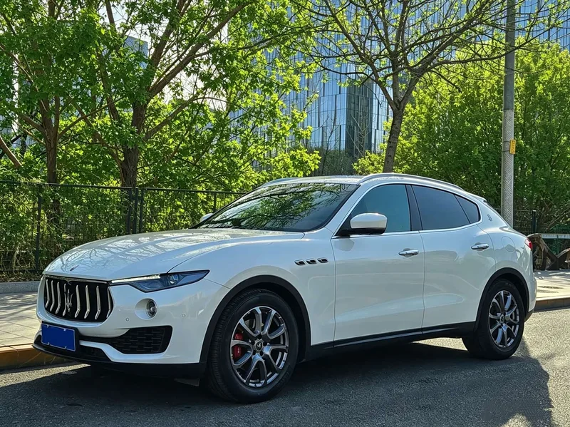 Maserati Levante — фото 1