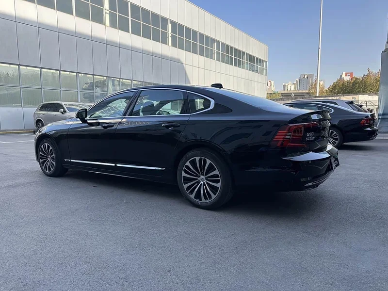 Volvo S90 — фото 13