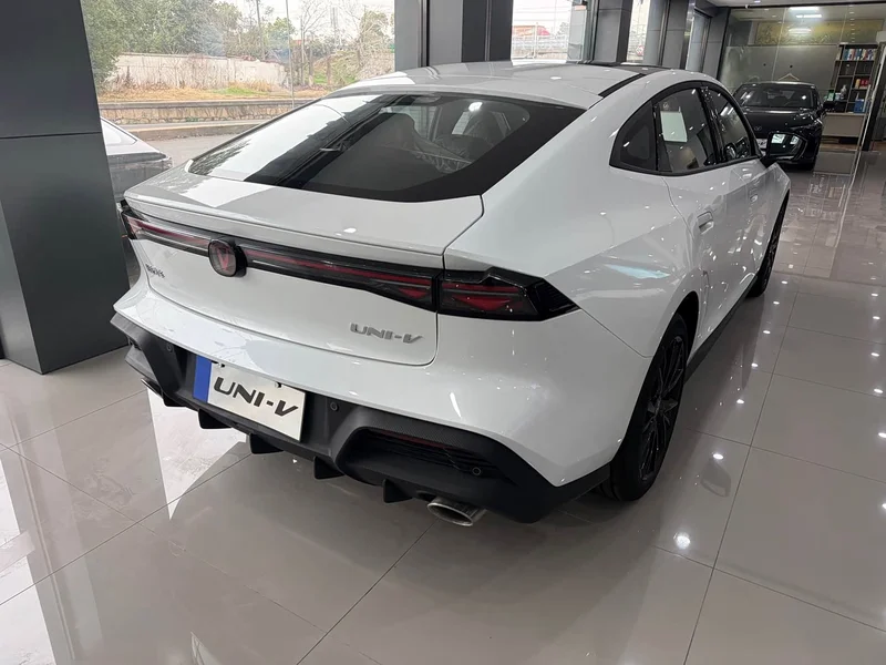 Changan UNI-V — фото 4