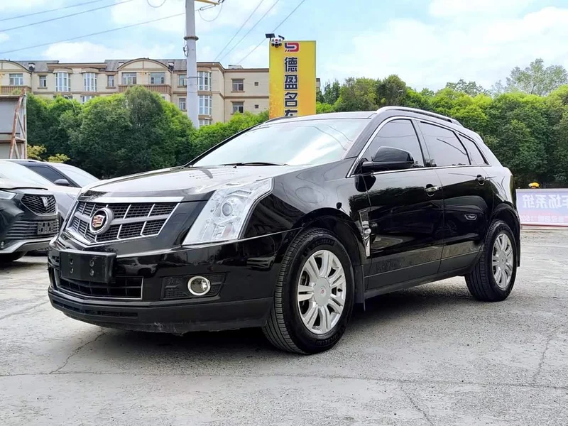Cadillac SRX — фото 1