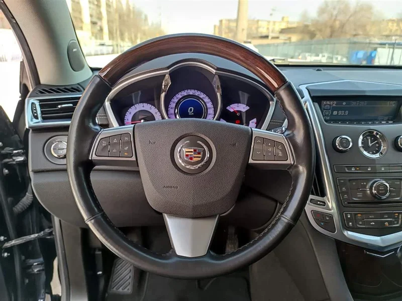 Cadillac SRX — фото 12