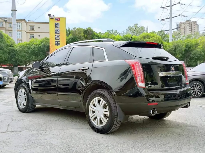 Cadillac SRX — фото 6
