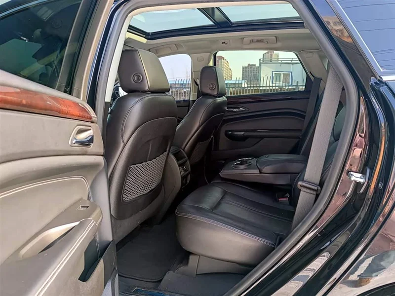 Cadillac SRX — фото 10