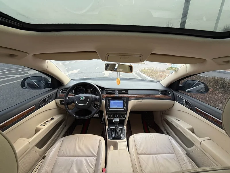 Volkswagen Superb — фото 8