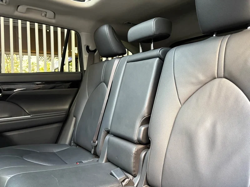 Toyota Highlander — фото 12