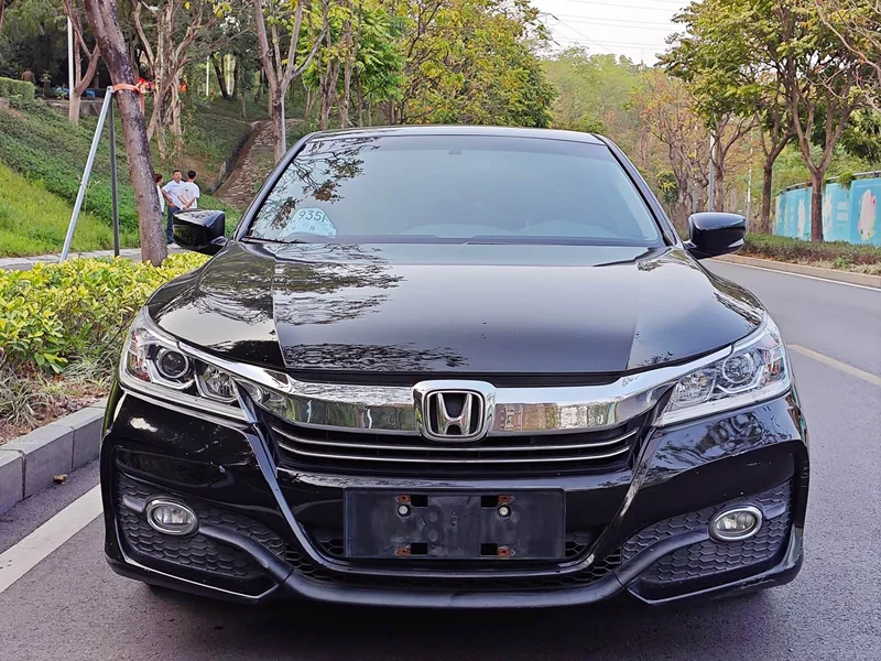 Honda Accord — фото 1
