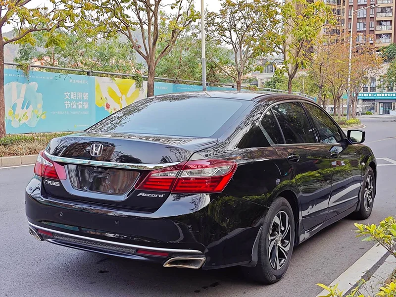 Honda Accord — фото 15