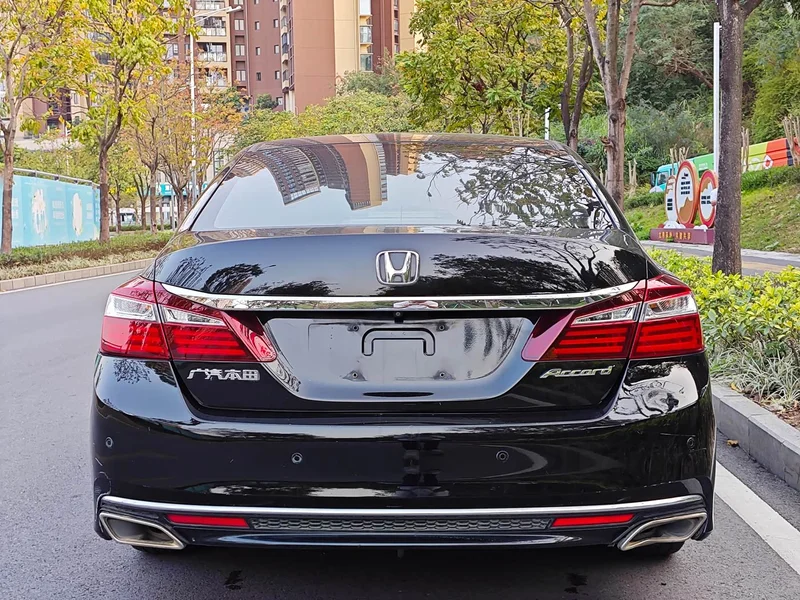 Honda Accord — фото 16