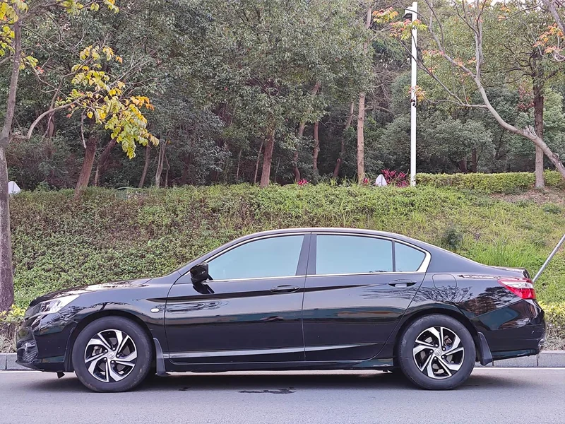 Honda Accord — фото 4