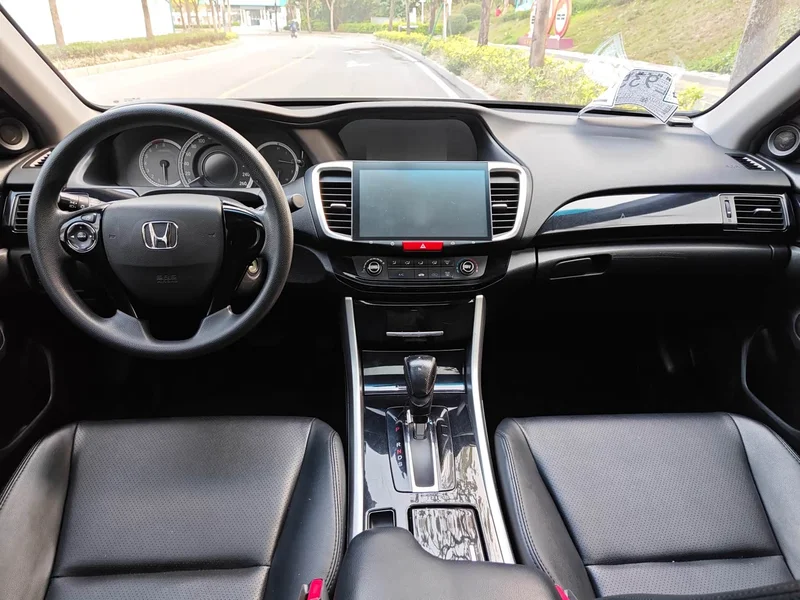 Honda Accord — фото 6