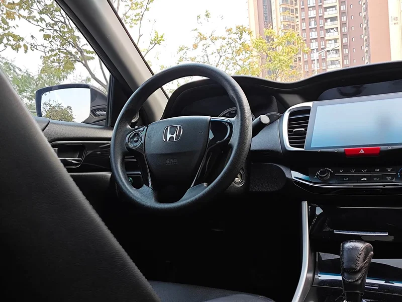 Honda Accord — фото 7