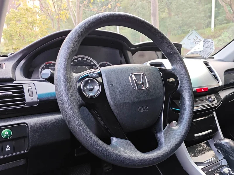 Honda Accord — фото 8