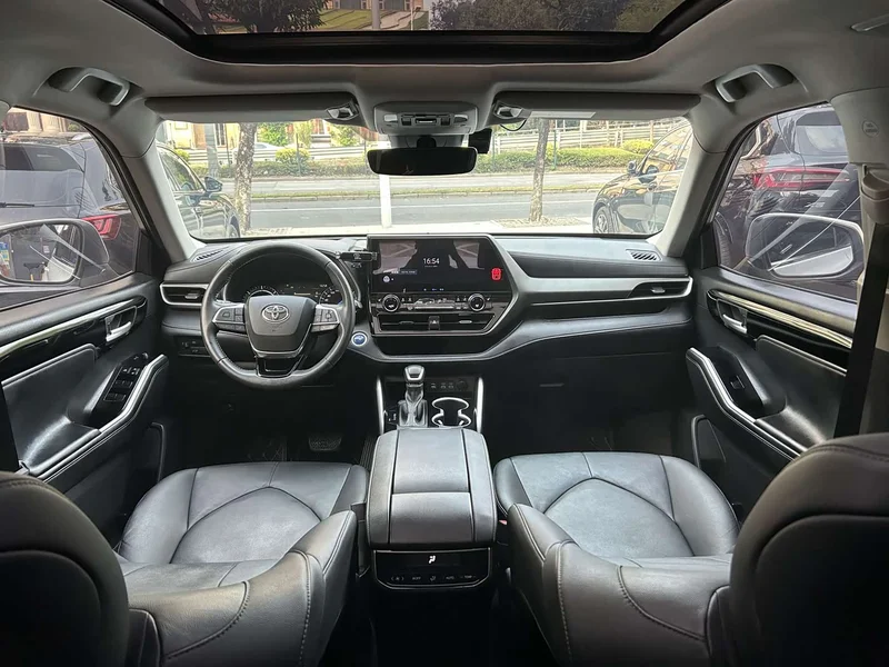 Toyota Highlander — фото 12