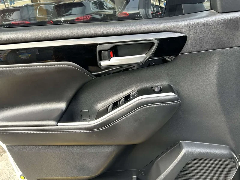 Toyota Highlander — фото 13